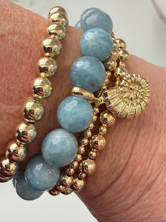 Armband lichtblauw schelp