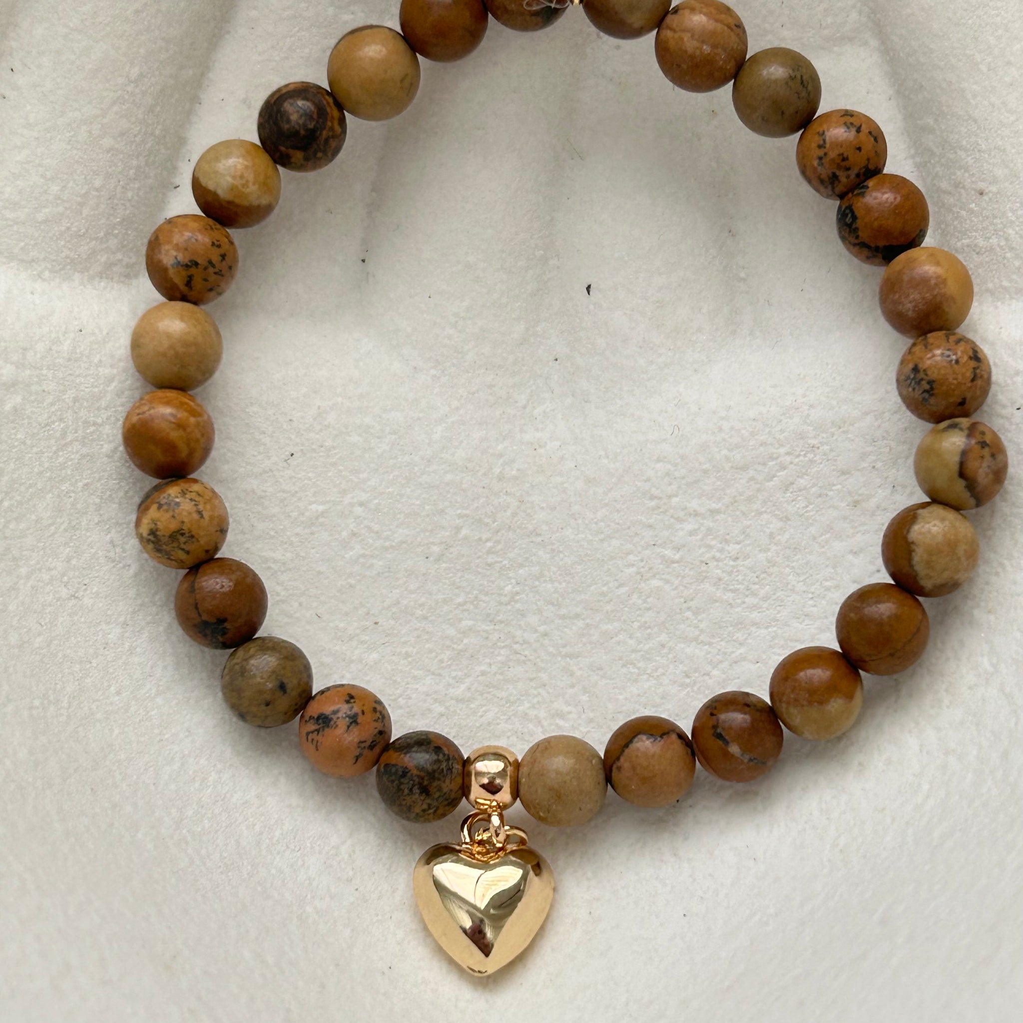 Armband Hartje lichtbruin gemêleerd
