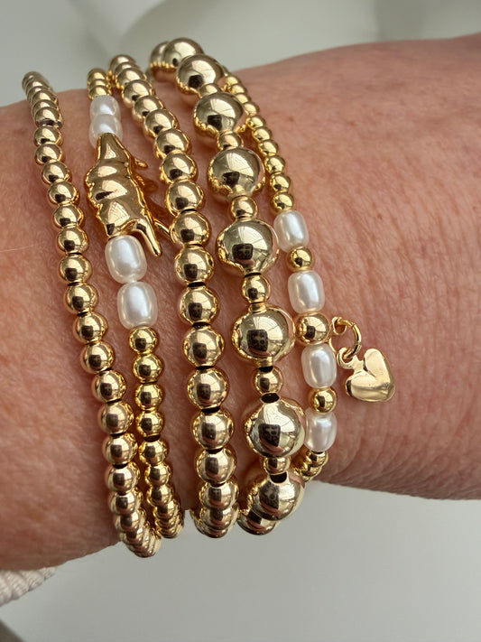 Armbandje pareltjes en hartje