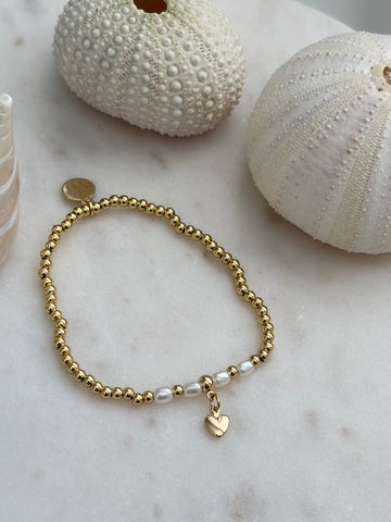 Armbandje pareltjes en hartje