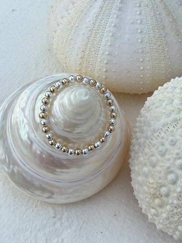 Ring goud/zilver, 2 mm kralen, size 6