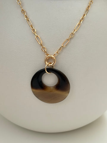 Lange ketting met ronde hanger buffelhoorn